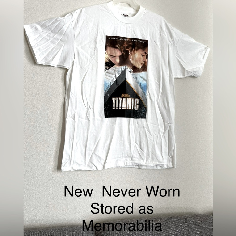 VINTAGE TITANIC MOVIE PROMO TEE SHIRT NEW FEATURING LEONARDO & KATE 1998